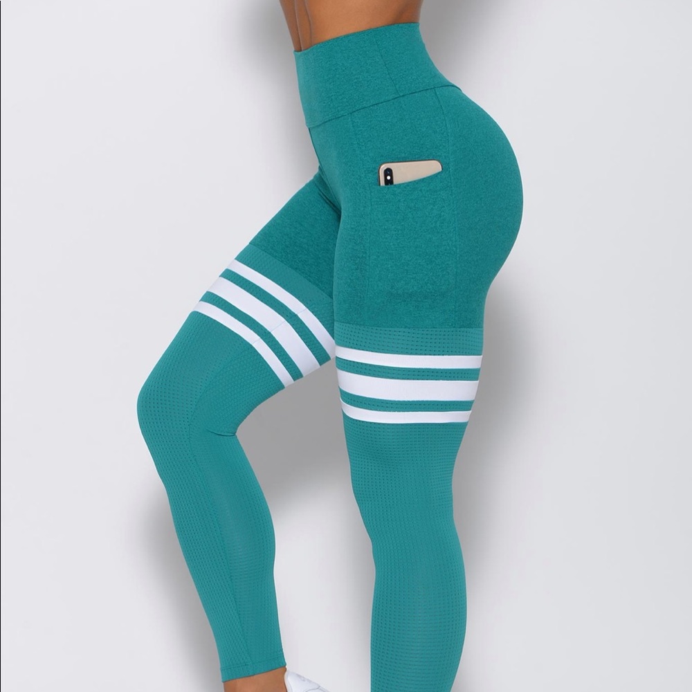 Bombshell sportswear, pocket thigh high leggings